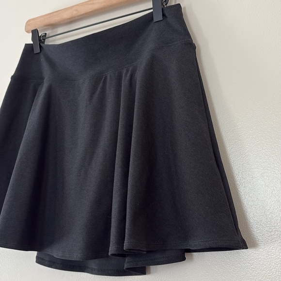 Old Navy Extra High-Waisted Cloud+ Skort with Biker Shorts Black Size L - Picture 6 of 12